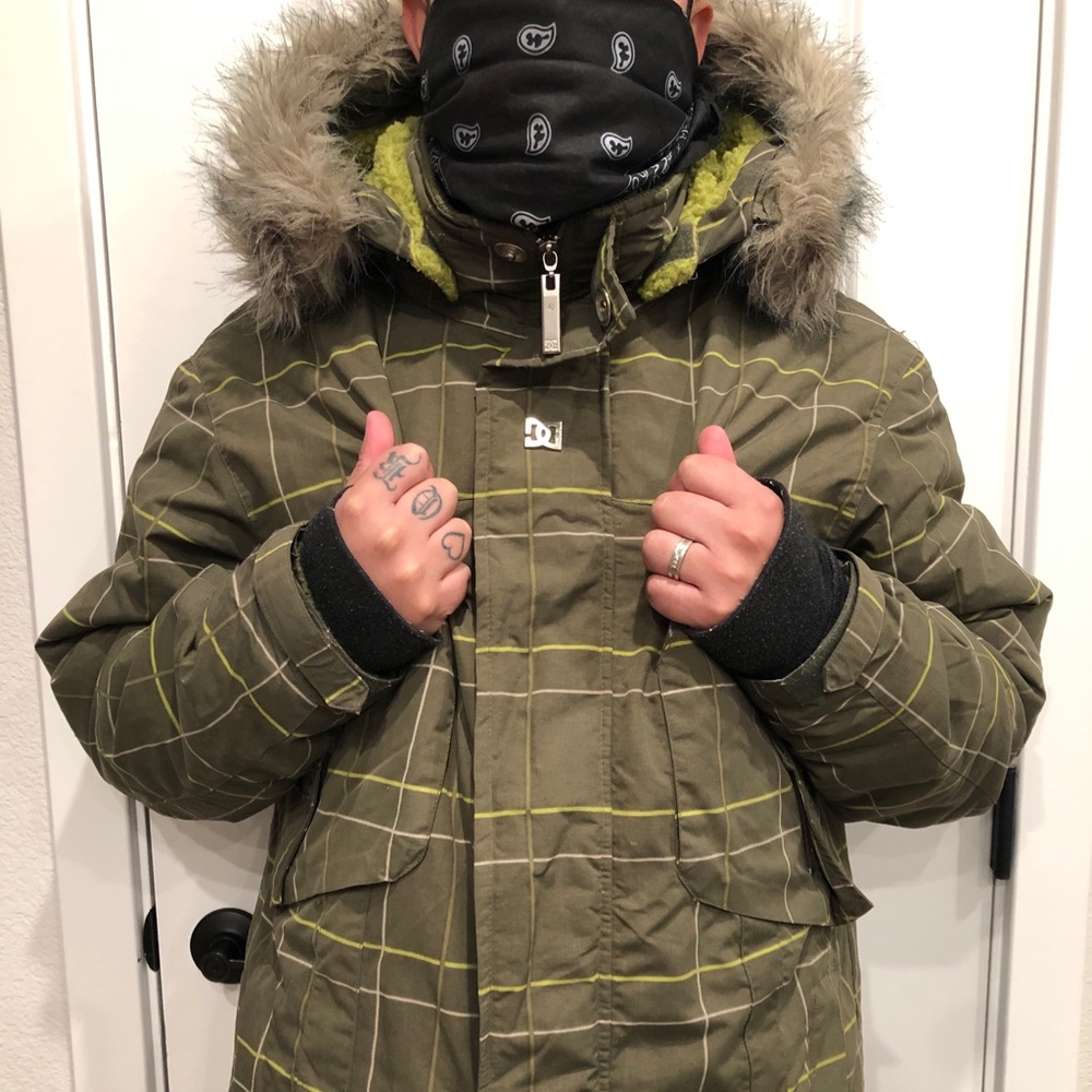 Winter Gear! DC Snow Jacket w/ fur Hood Trim!